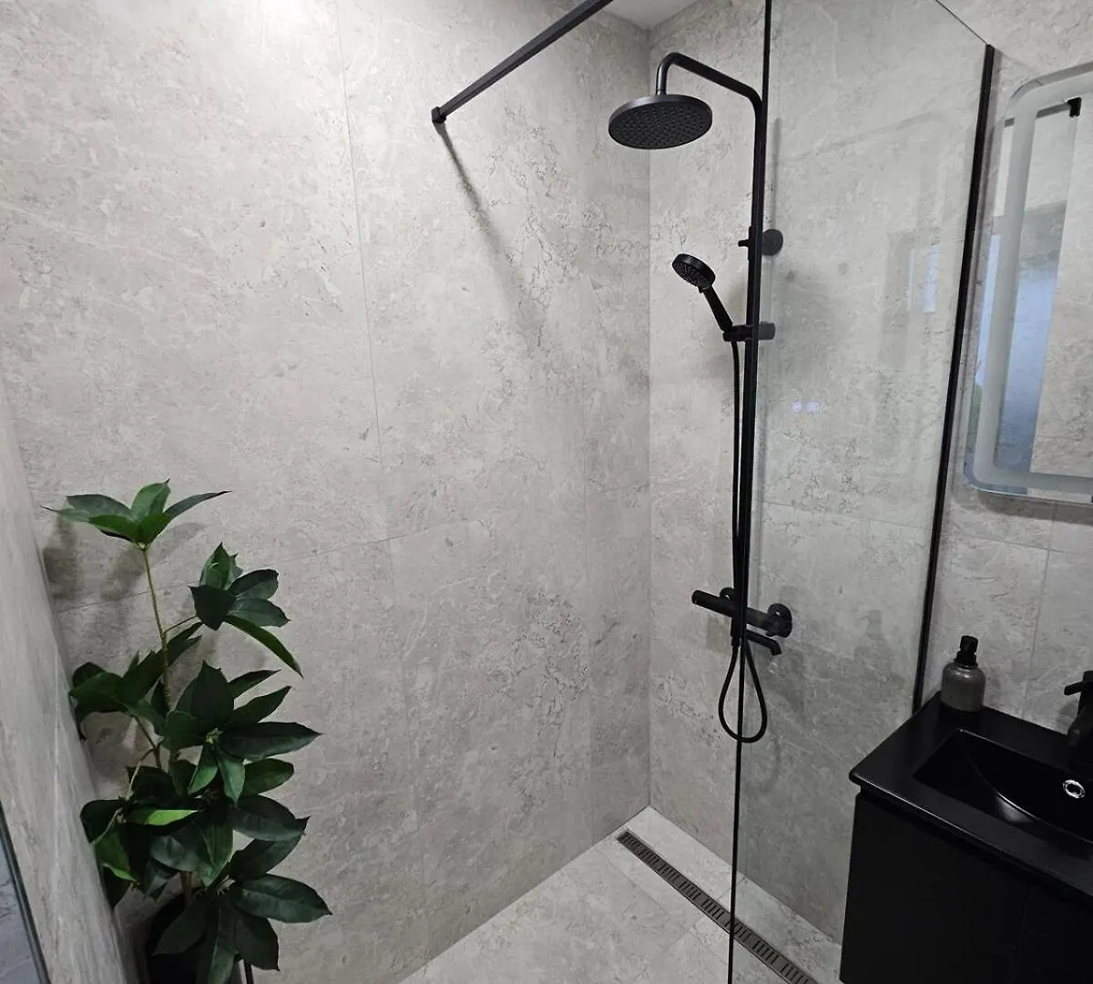 Stylish And Modern 1Bdrm Apt Free Private Parking Sofia Apartment