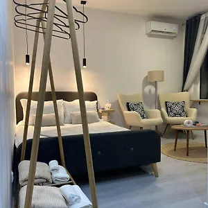 Pirotska Modern Apartment