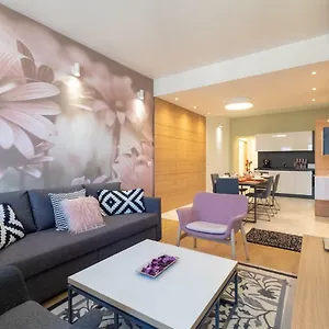 Vitosha Blvd Luxury 2-Bedroom, 2-Bathroom With Balcony Apartment